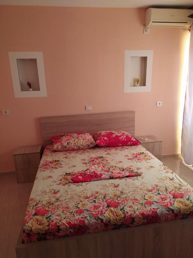 Grandino Holiday Rooms&Apartments Ulcinj Bagian luar foto