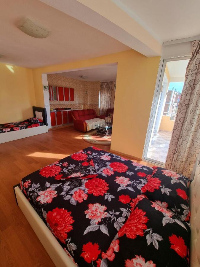 Grandino Holiday Rooms&Apartments Ulcinj Bagian luar foto
